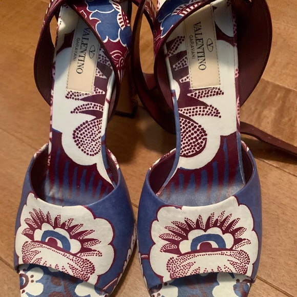 ✨ VALENTINO size 6.5 wedges- offers welcomed!!!!!✨ - Picture 2 of 8